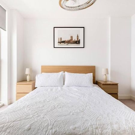 Stylish & Comfortable Top-Floor Flat In Harrow London Eksteriør billede